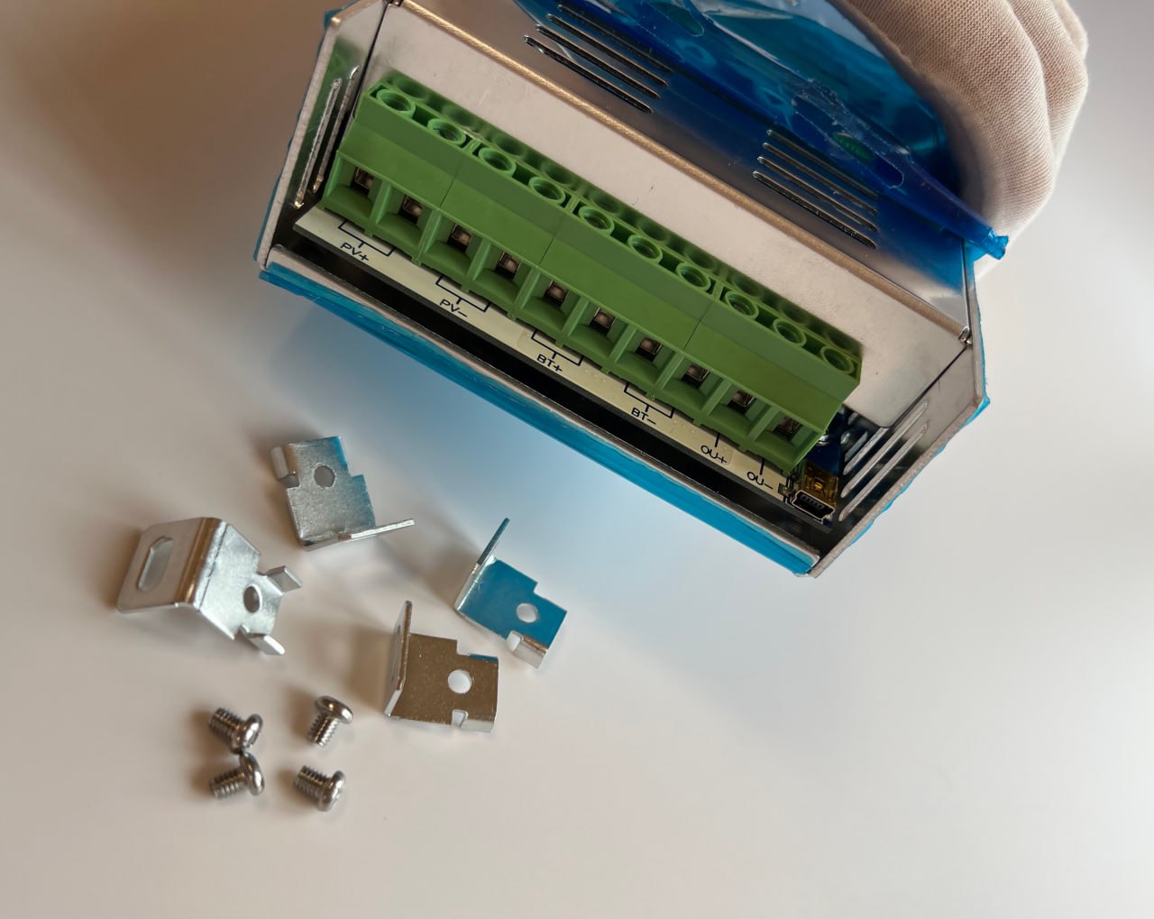 Контролер для сонячних панелей Easun Power MPPT 60A. Вигляд деталізований