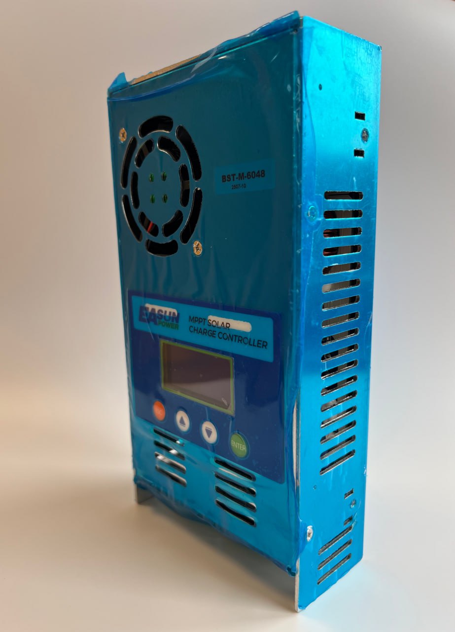 Контролер для сонячних панелей Easun Power MPPT 60A. Вигляд збоку