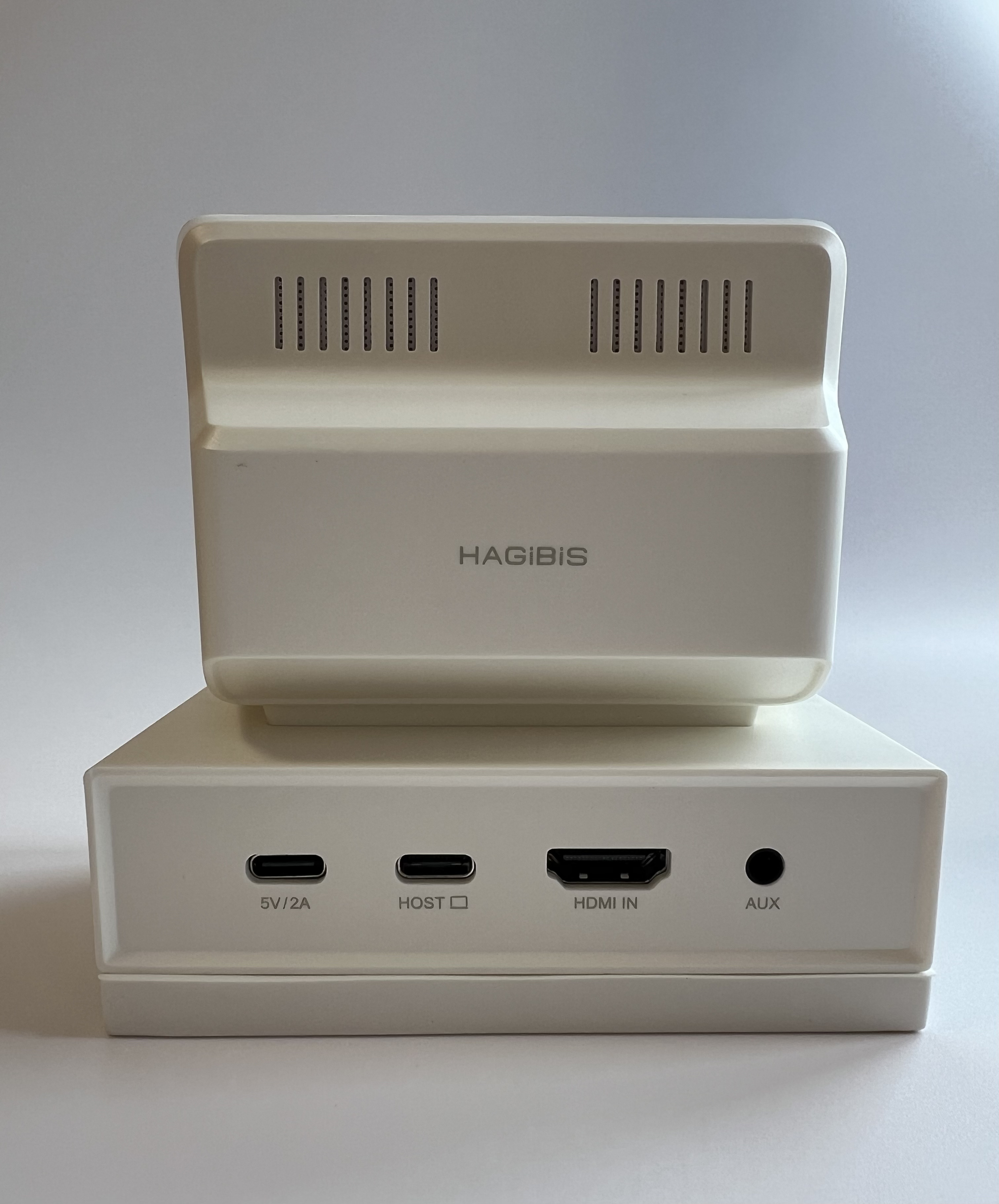 Док-станція з IPS-екраном