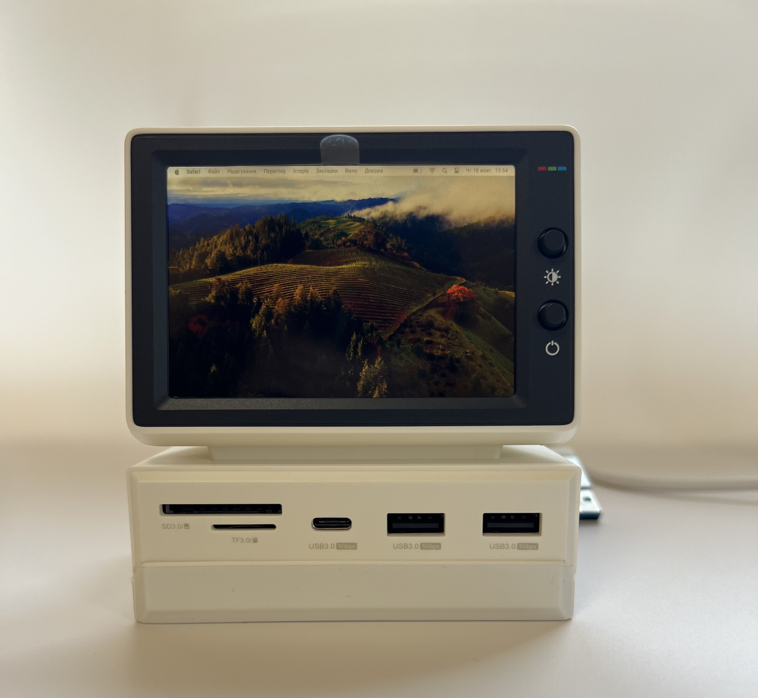 Док-станція з IPS дисплеєм