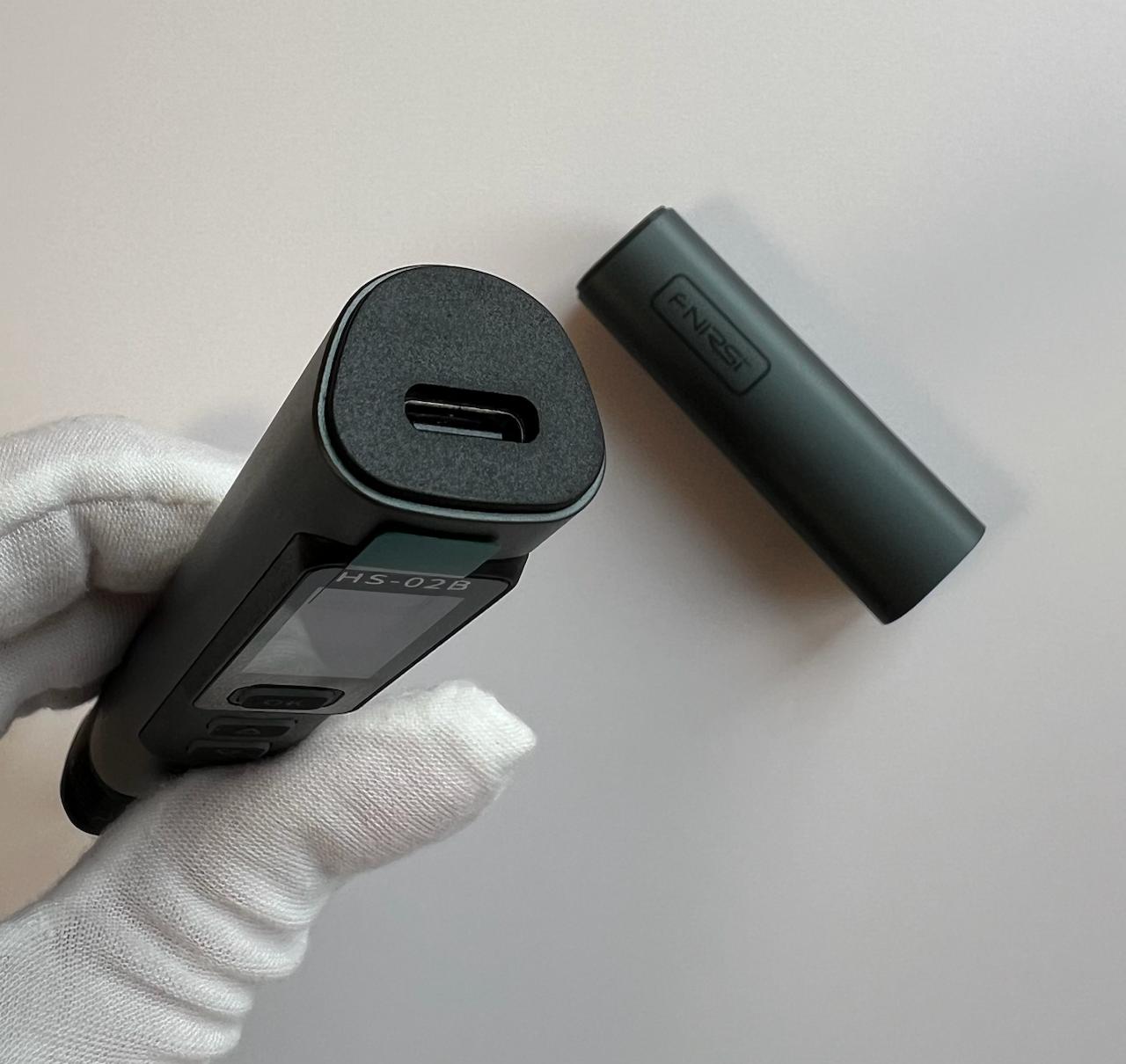 Паяльник HS-02B з USB-C інтерфейсом забезпечує універсальність живлення.