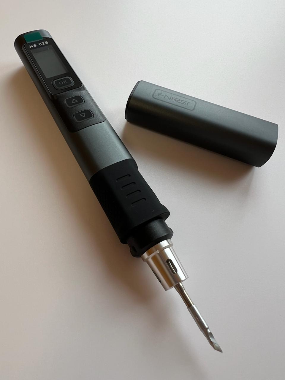 База паяльника FNIRSI HS-02B із захисним ковпачком.