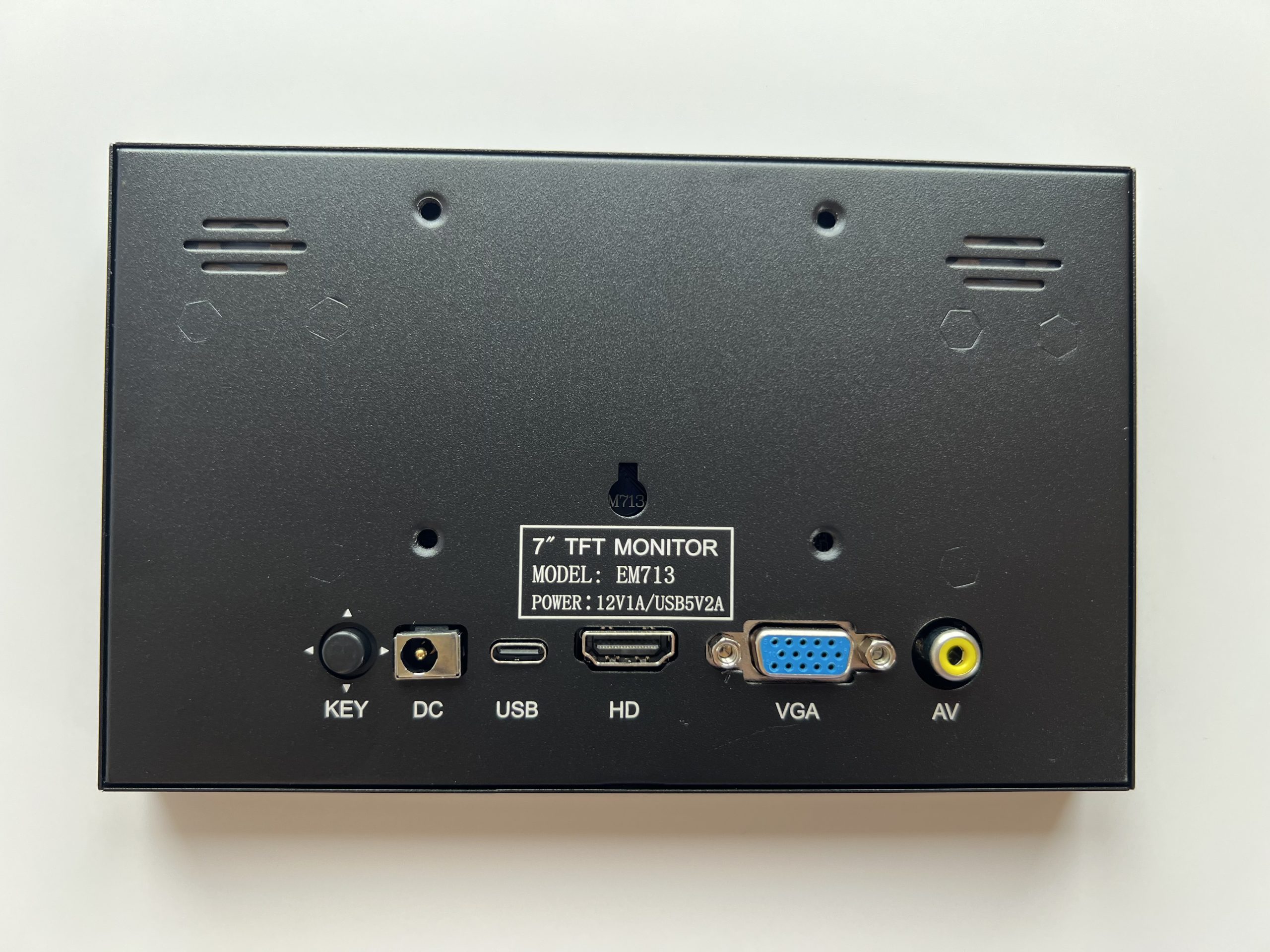 Універсальний монітор EM713 з роздільною здатністю 1024х600