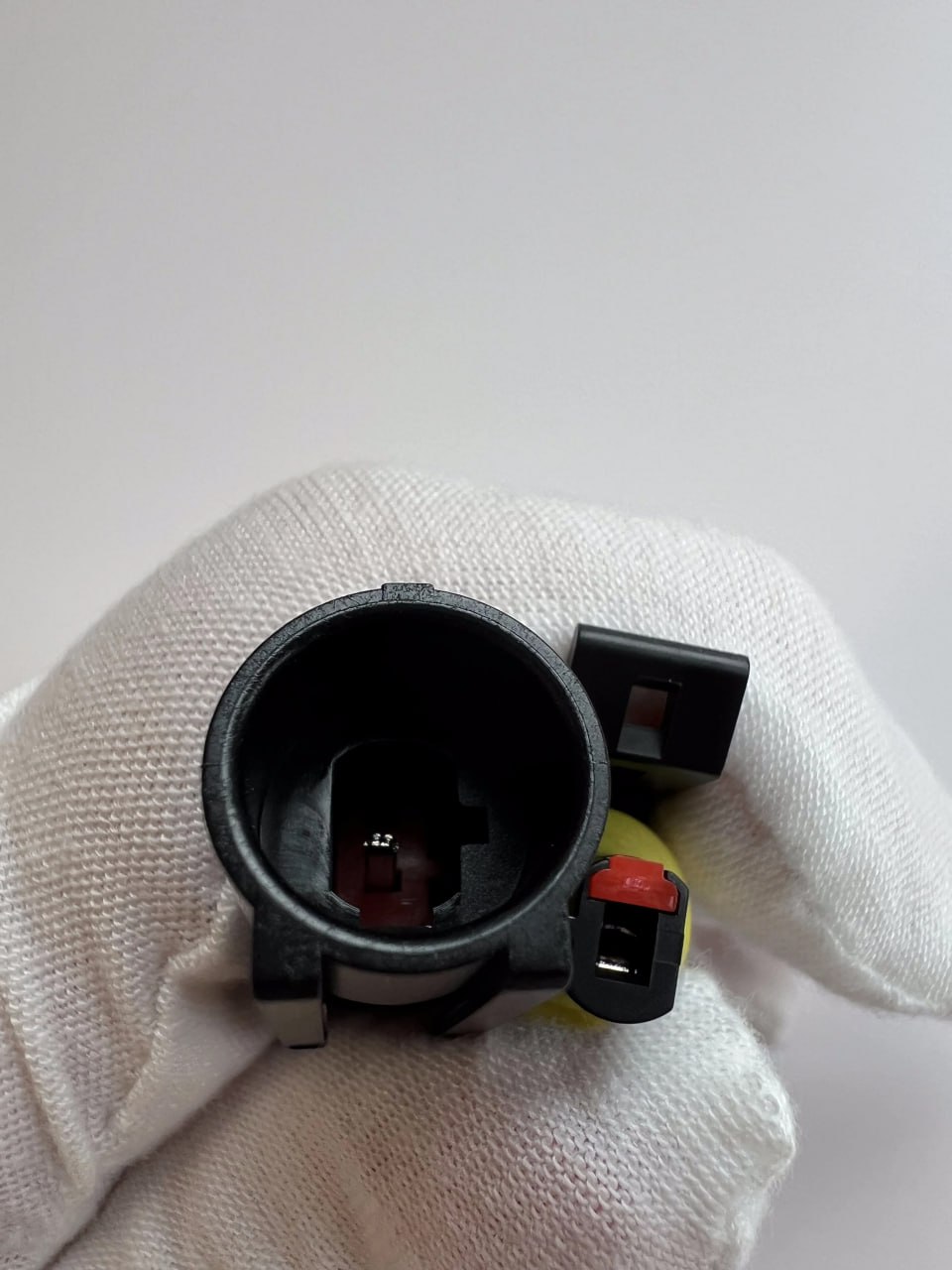 простий однопіновий водонепроникний роз’єм