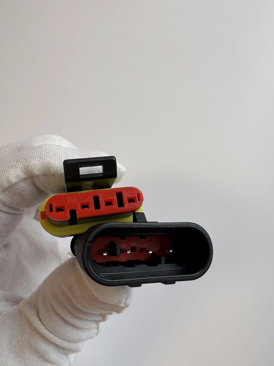 клема з водозахистом на 4 піни для широкого спектра завдань