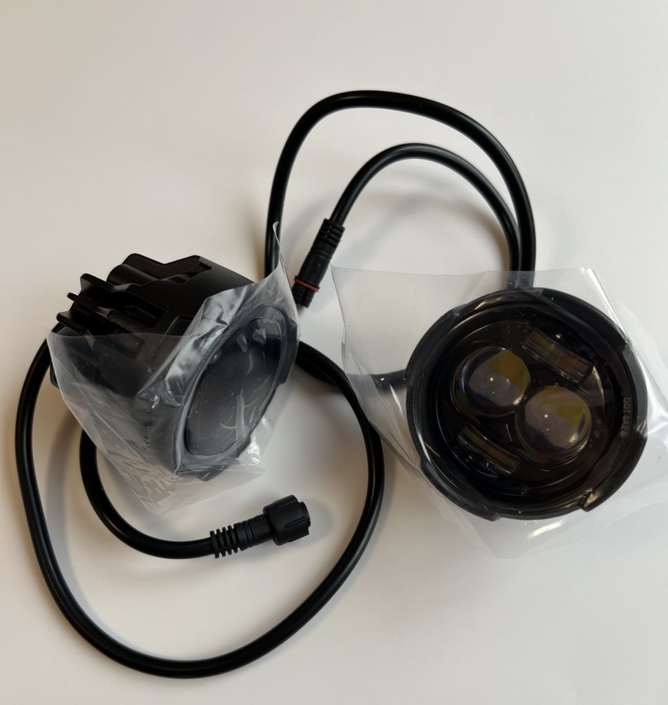 Світлодіодні фари для мотоцикла з білим і жовтим світлом