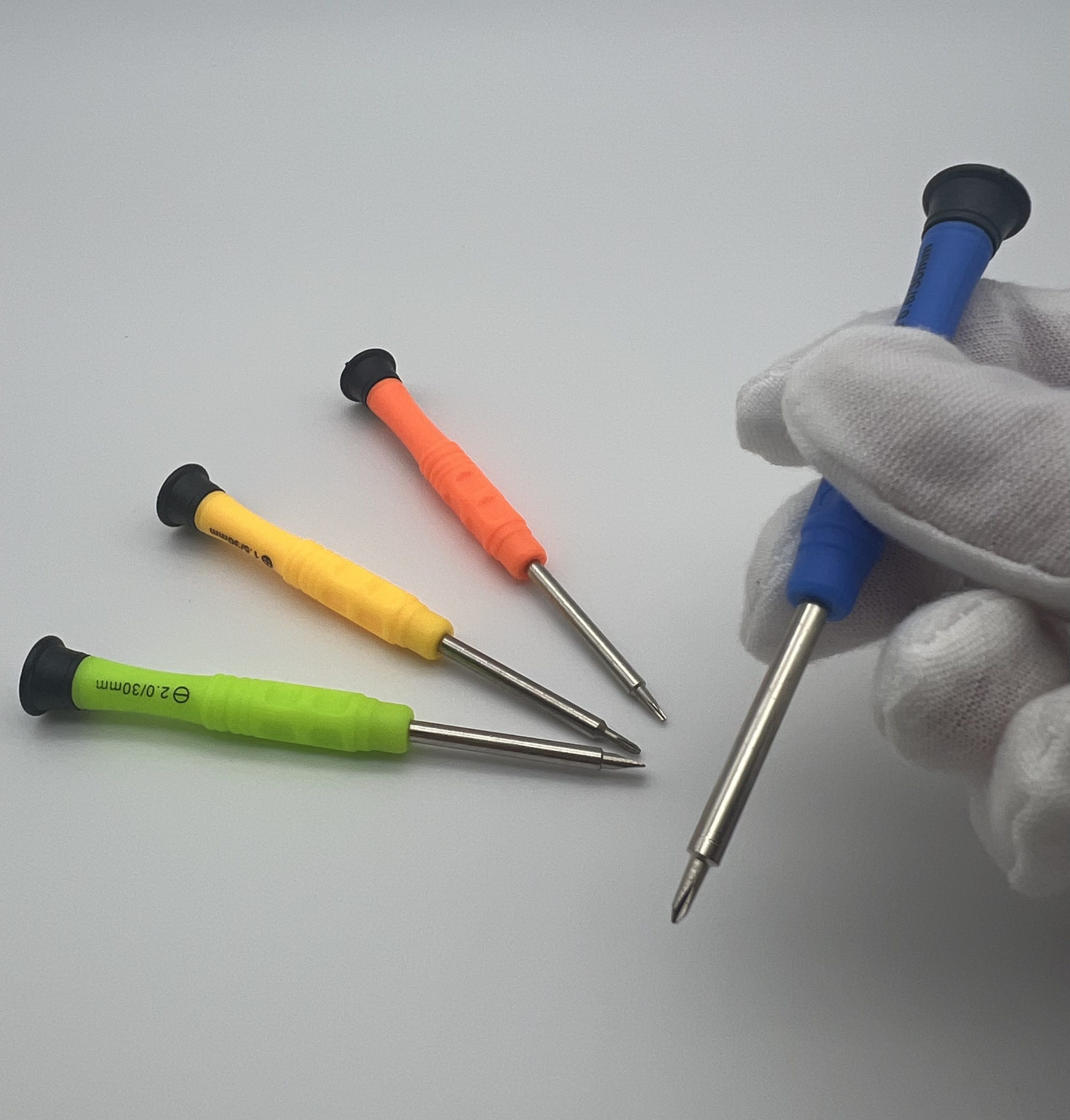 Набір викруток для смартфонів та ноутбуків з протиковзними рукоятками