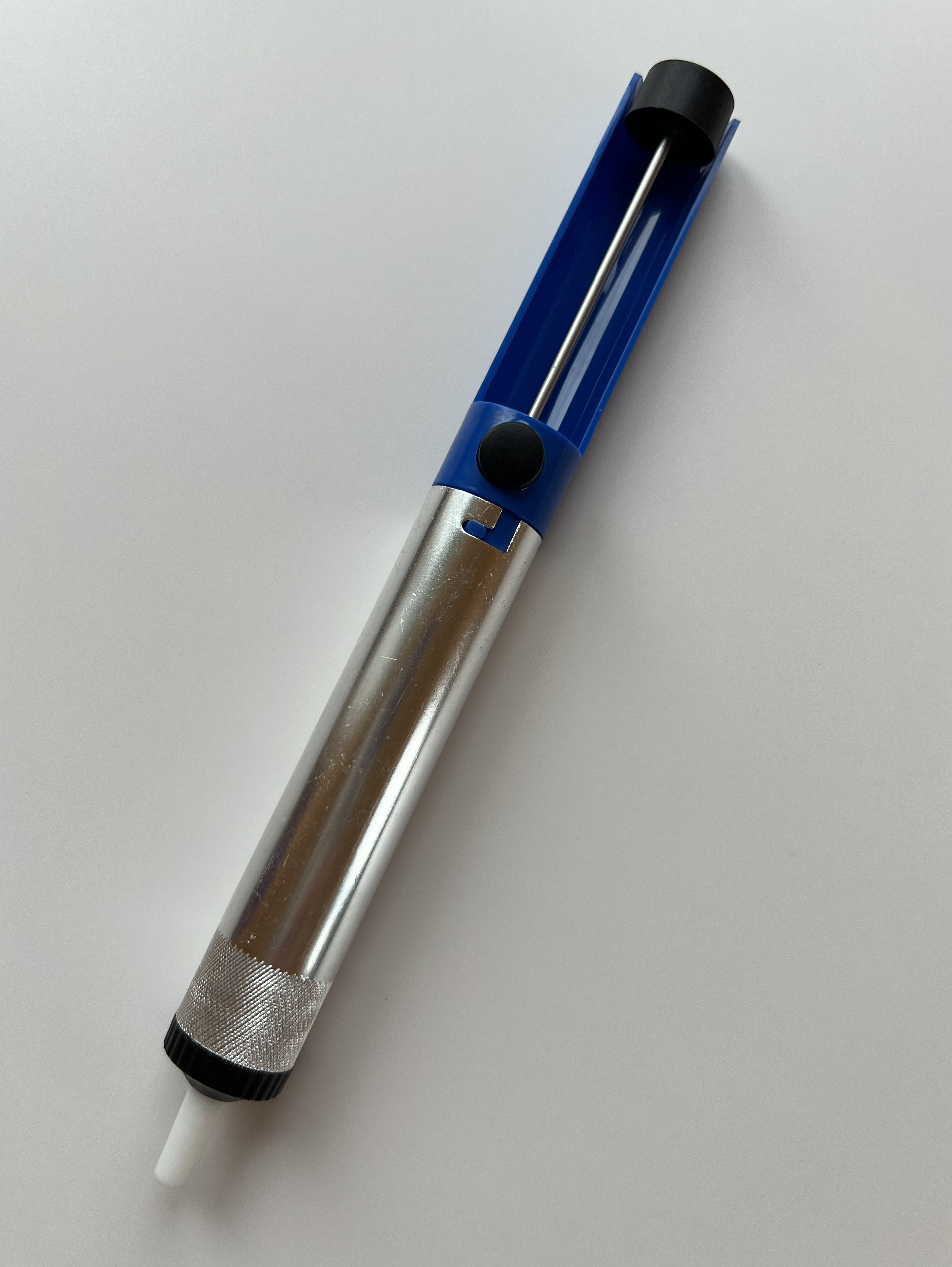 Вакуумні олововідсмоктувачі – точність, надійність та комфорт