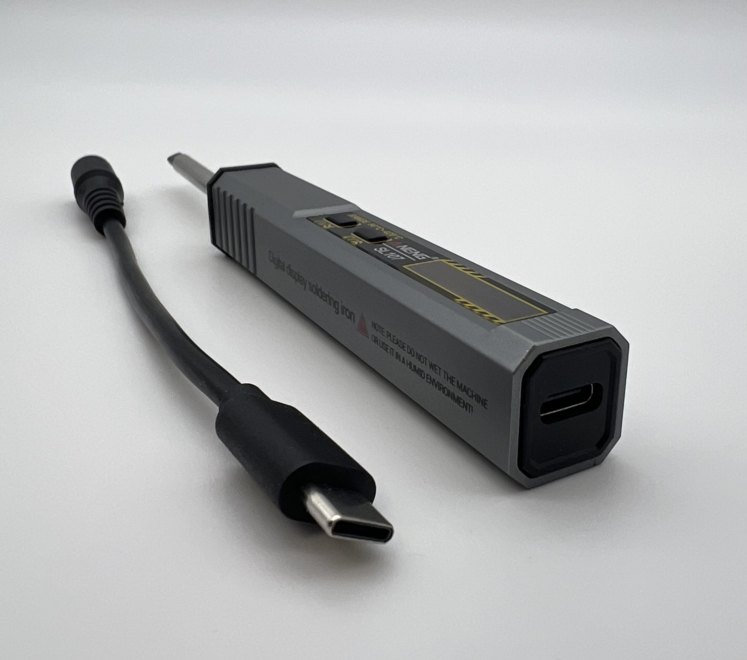 Зручне підключення Aneng SL107 через USB-розʼєм до електроживлення