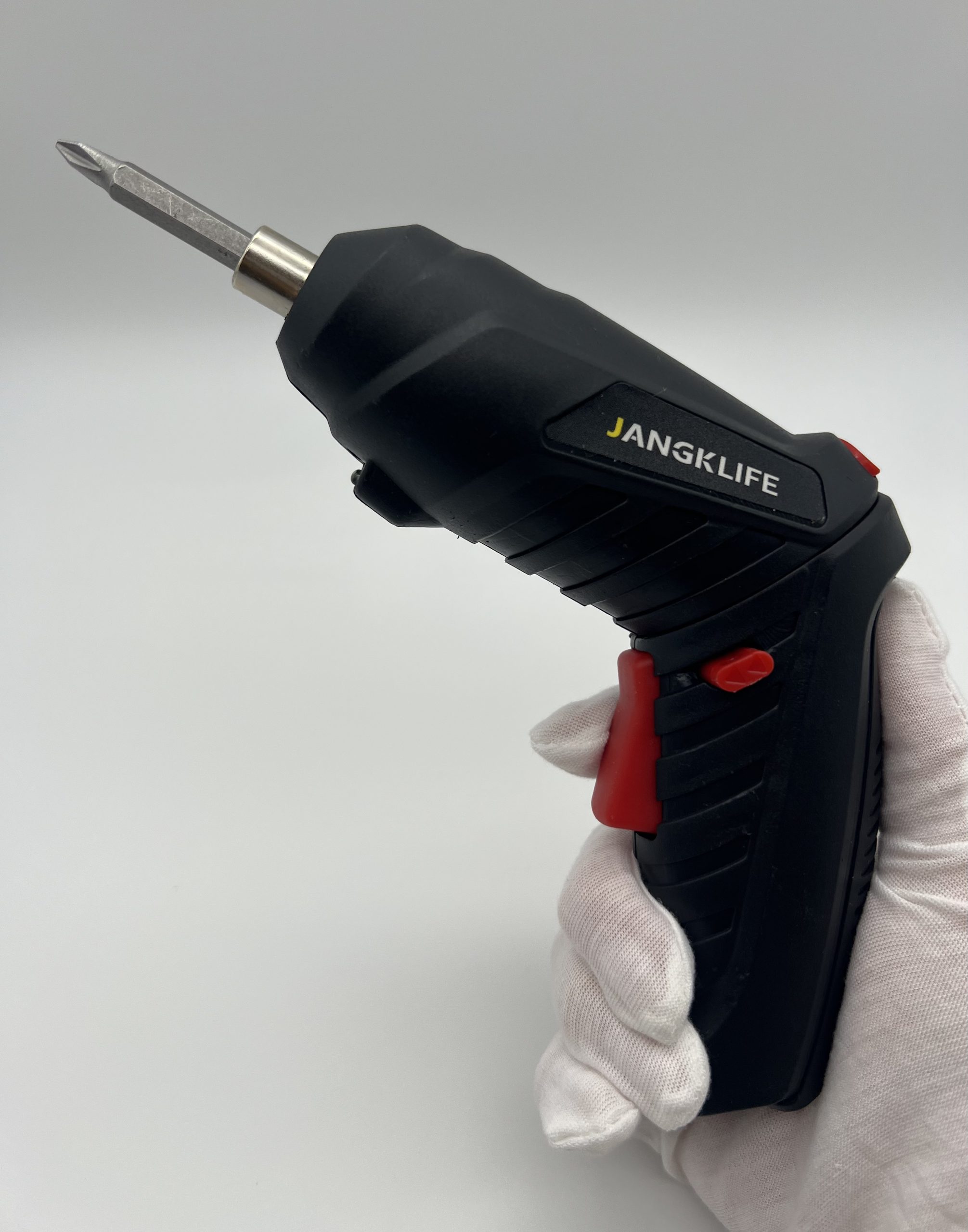 Універсальна акумуляторна викрутка з номінальною напругою в 3,6 В