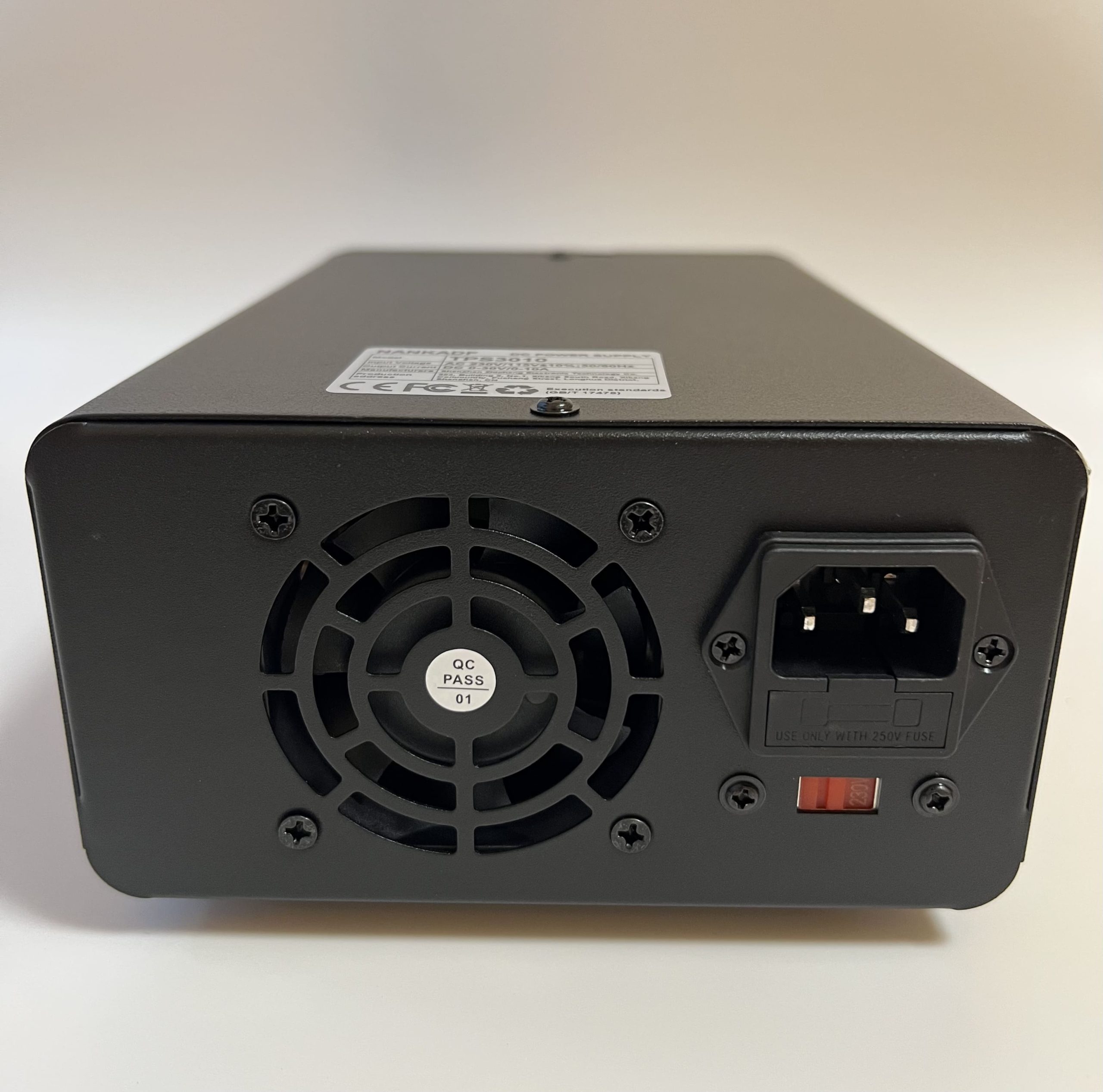 Система вентиляції та охолодження в Wanptek TPS3010