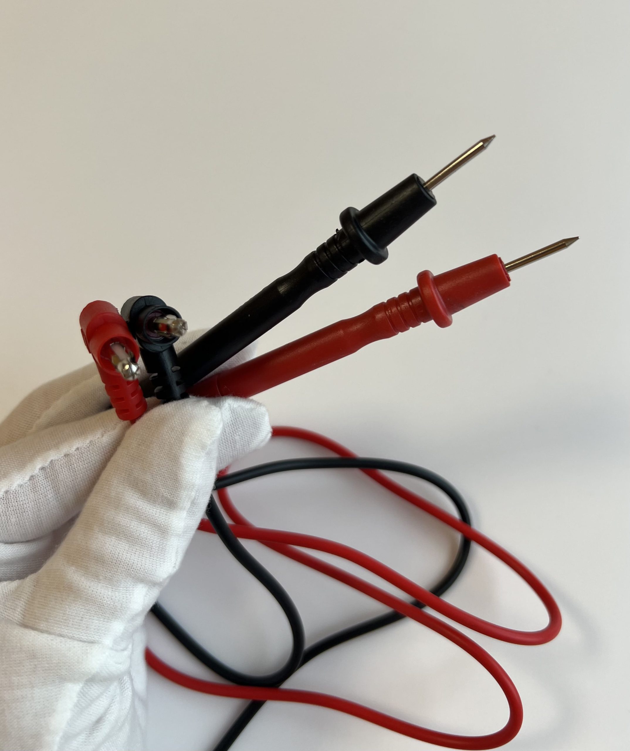 Щупи мультиметра для підʼєднання до контактів реле