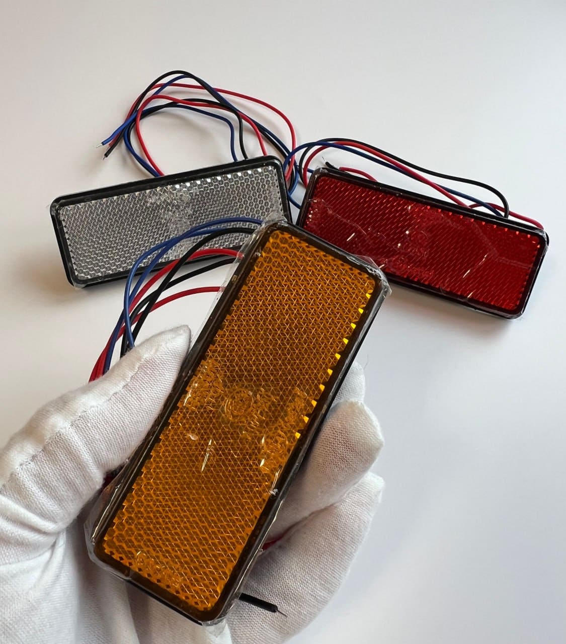 Яскравий стоп-сигнал LED – доступний у трьох кольорових форматах