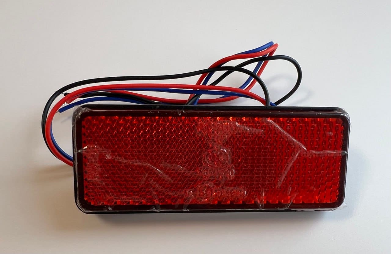 Сучасний LED стоп сигнал для мотоцикла в червоному форматі