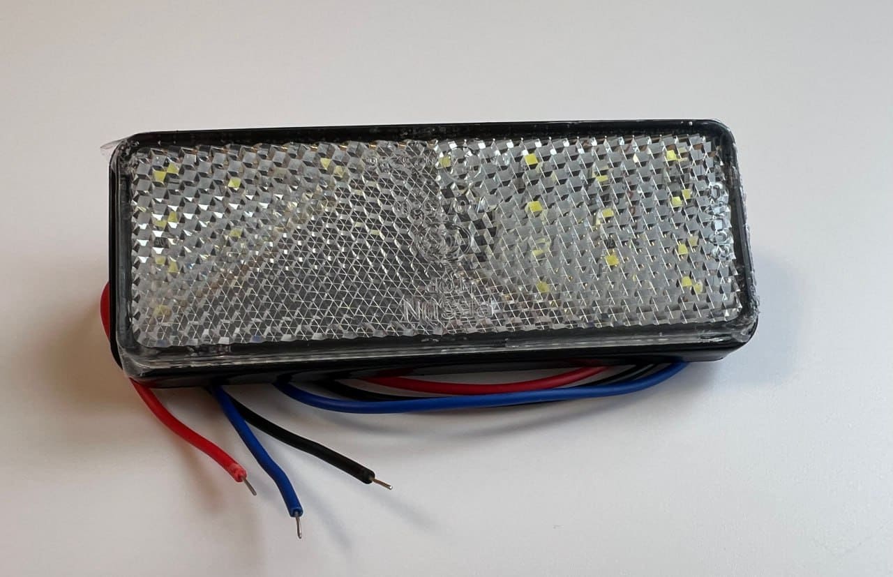 Білий LED стоп сигнал для мото: варіант для габаритного підсвічування