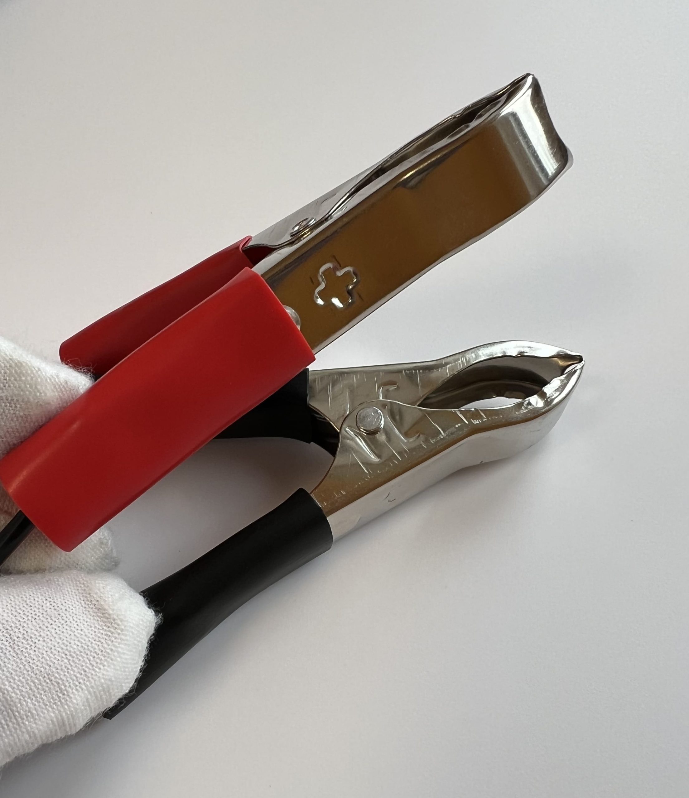 Підключення стробоскопу до акумулятора авто за допомогою затискачів