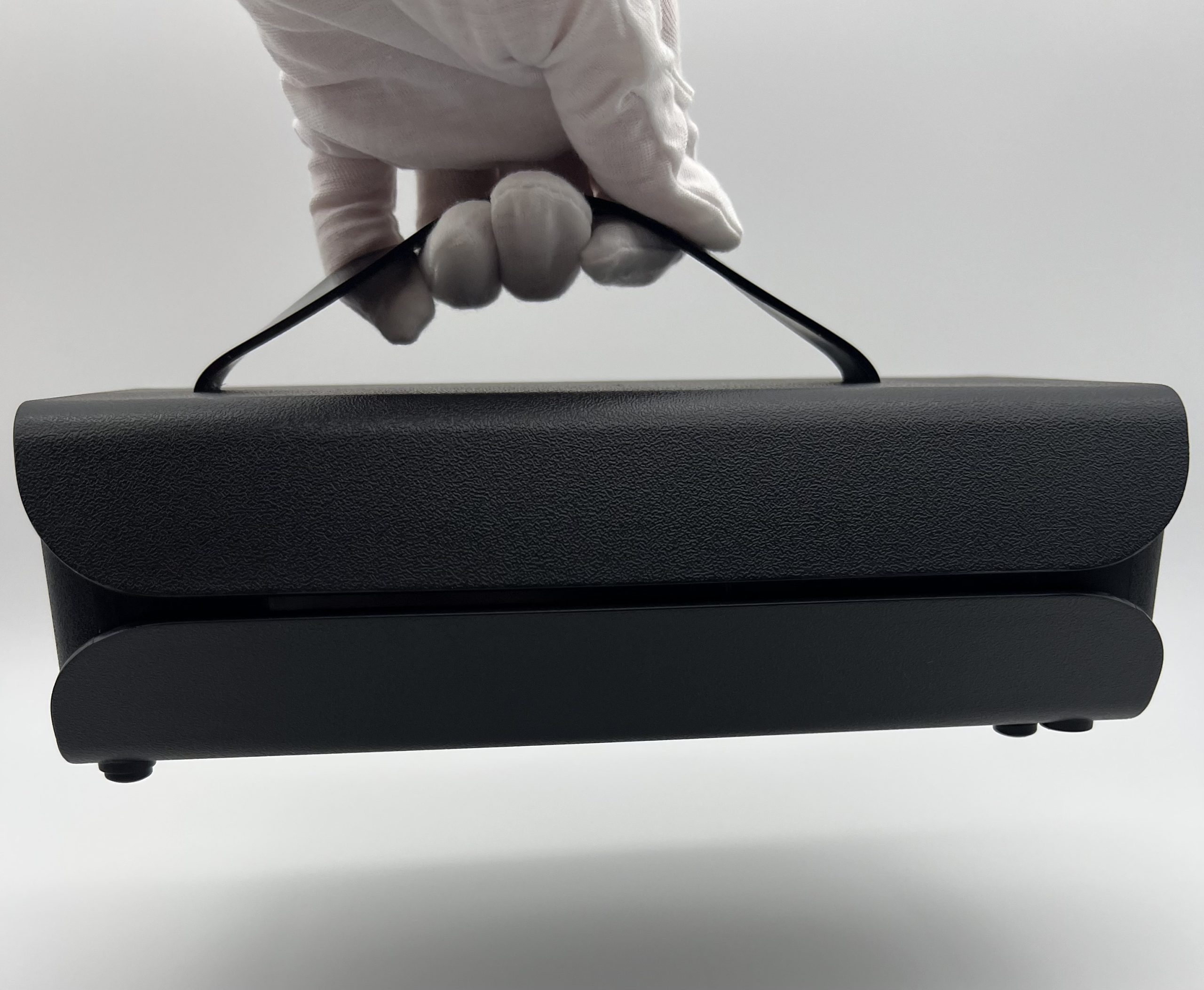 Портативний зварювальний апарат з ручкою для зручного транспортування