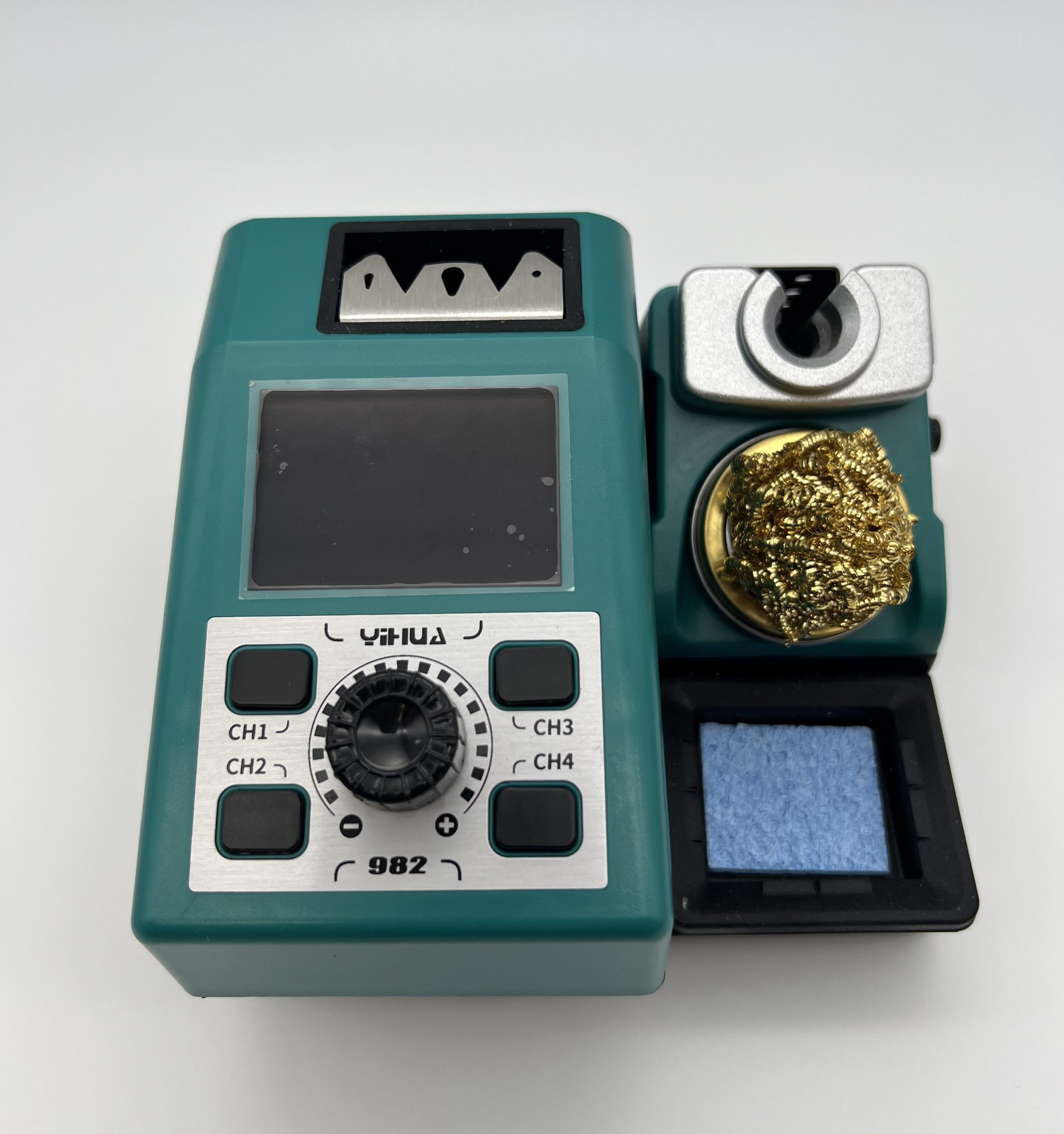 YIHUA 982 – багатофункціональна паяльна станція