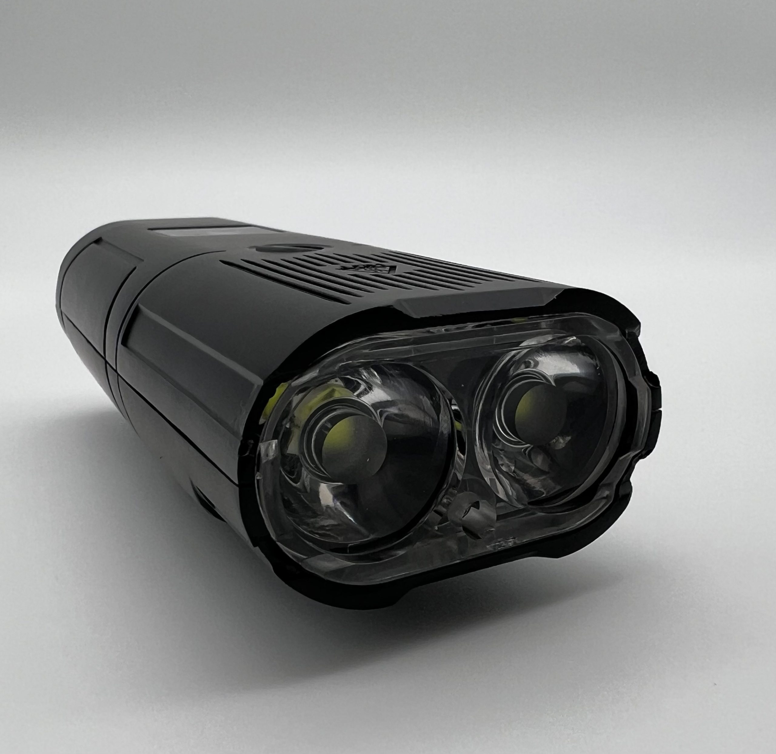 Потужний велосипедний ліхтар LIG011 з акумулятором