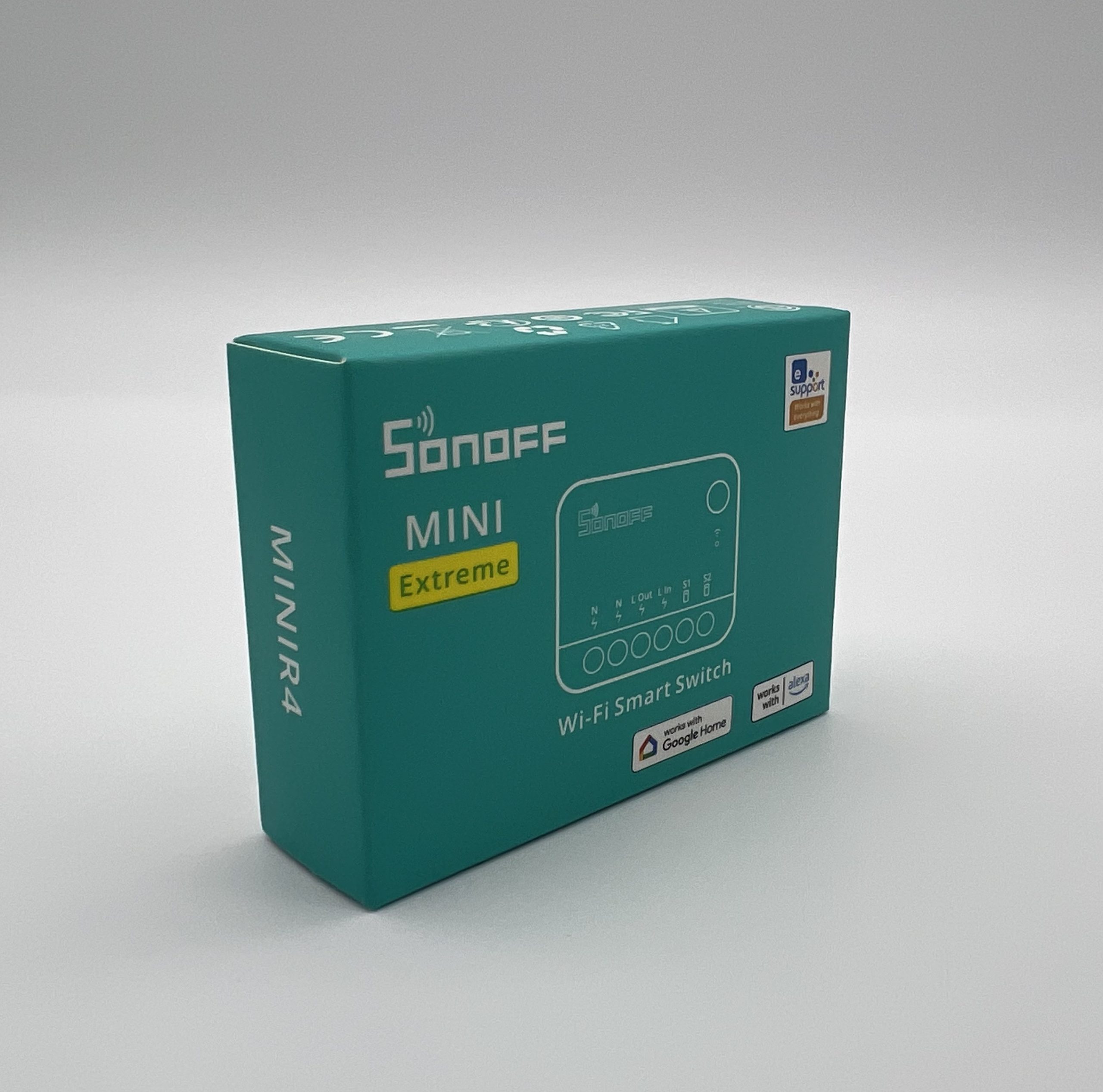 Sonoff MINI R4 у коробці