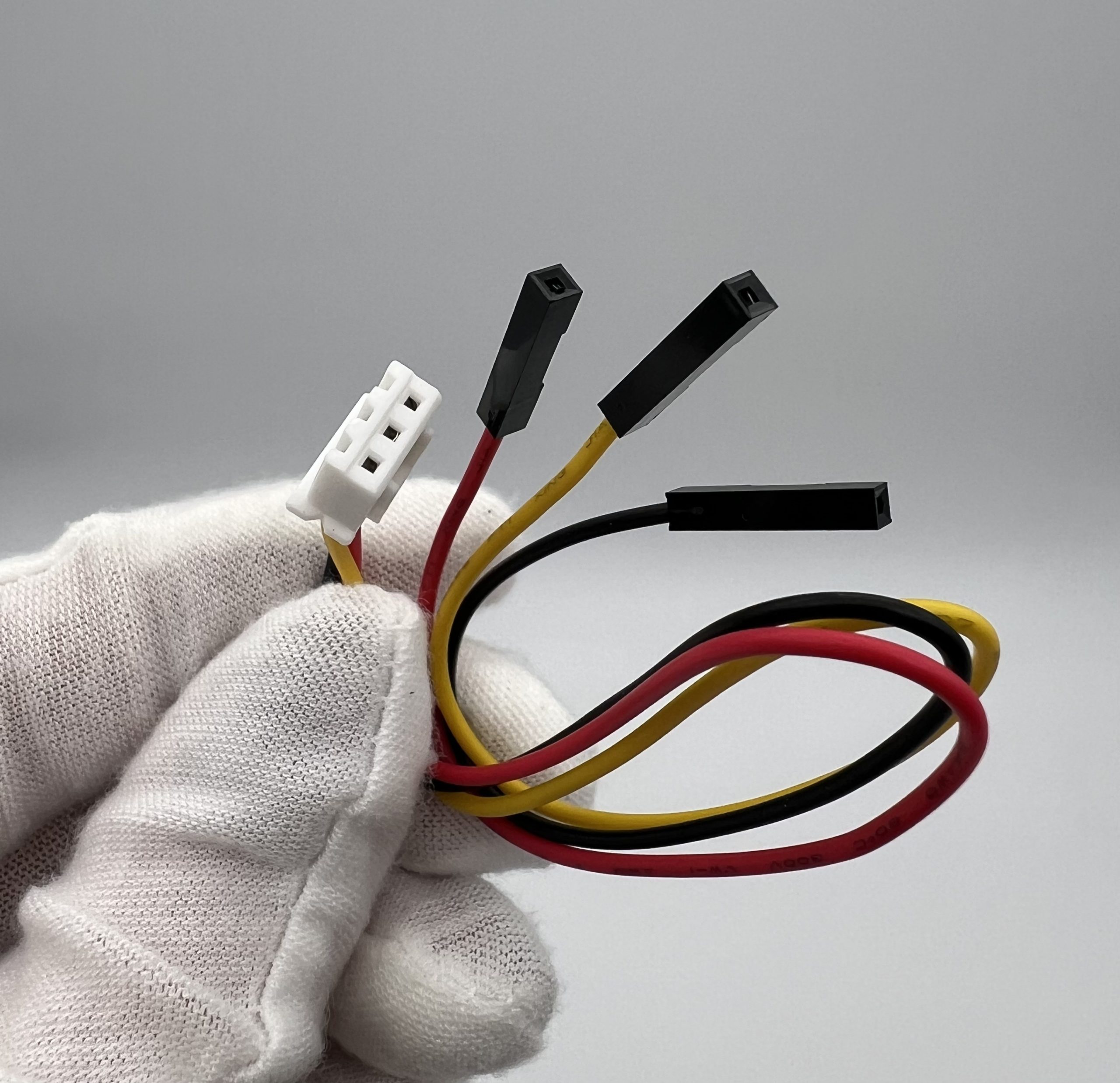 Кабель в базовій комплектації до регулятора швидкості вентилятора