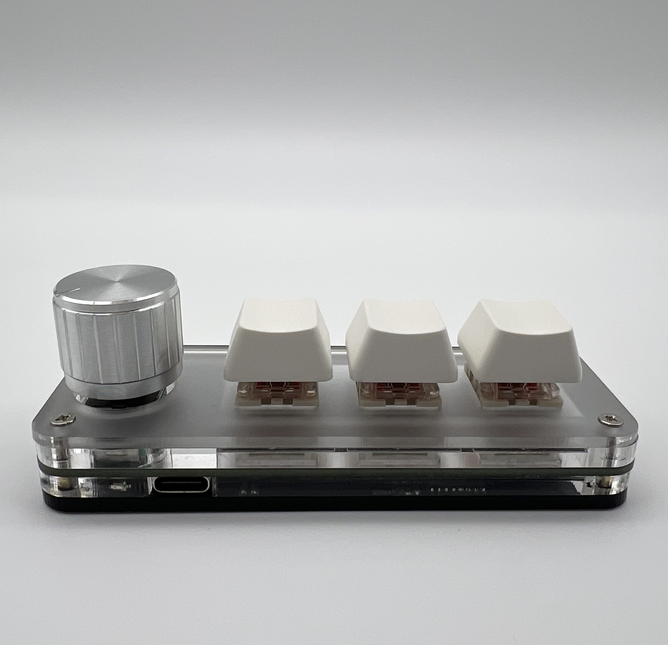 Макропад ammtoo в білому кольорі