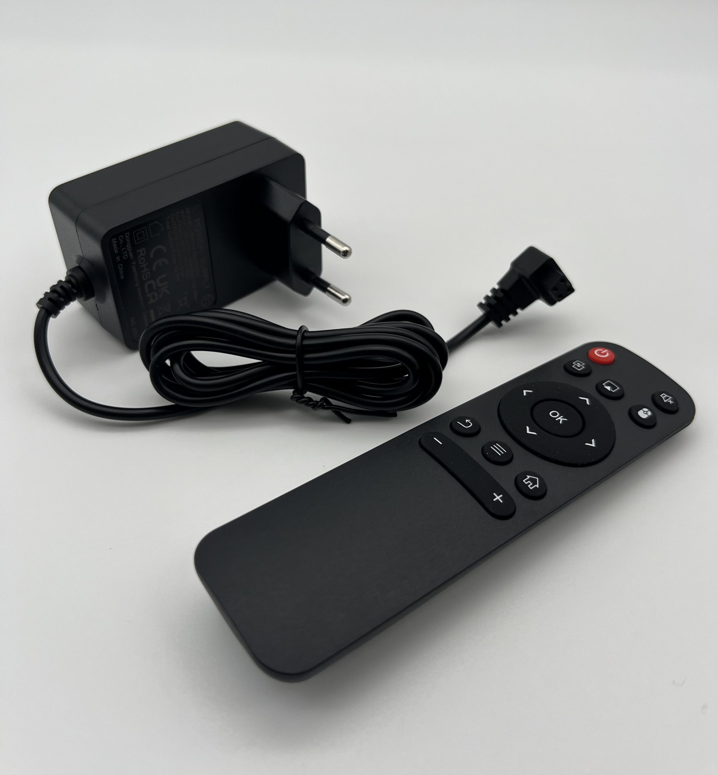 Аксесуари до Magcubic HY300 Pro у базовому наборі постачання