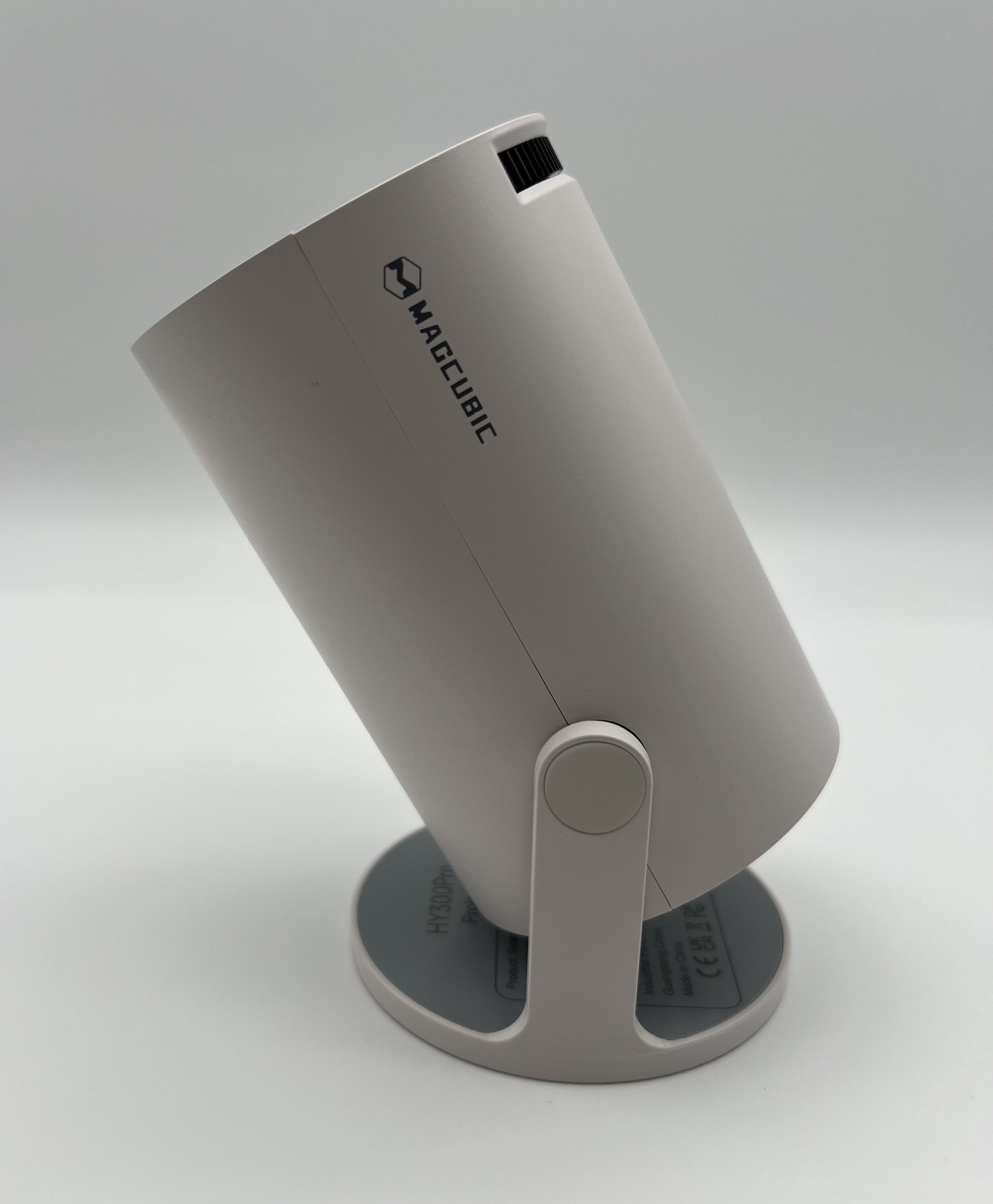 Magcubic HY300 Pro – портативний проектор для домашнього використання