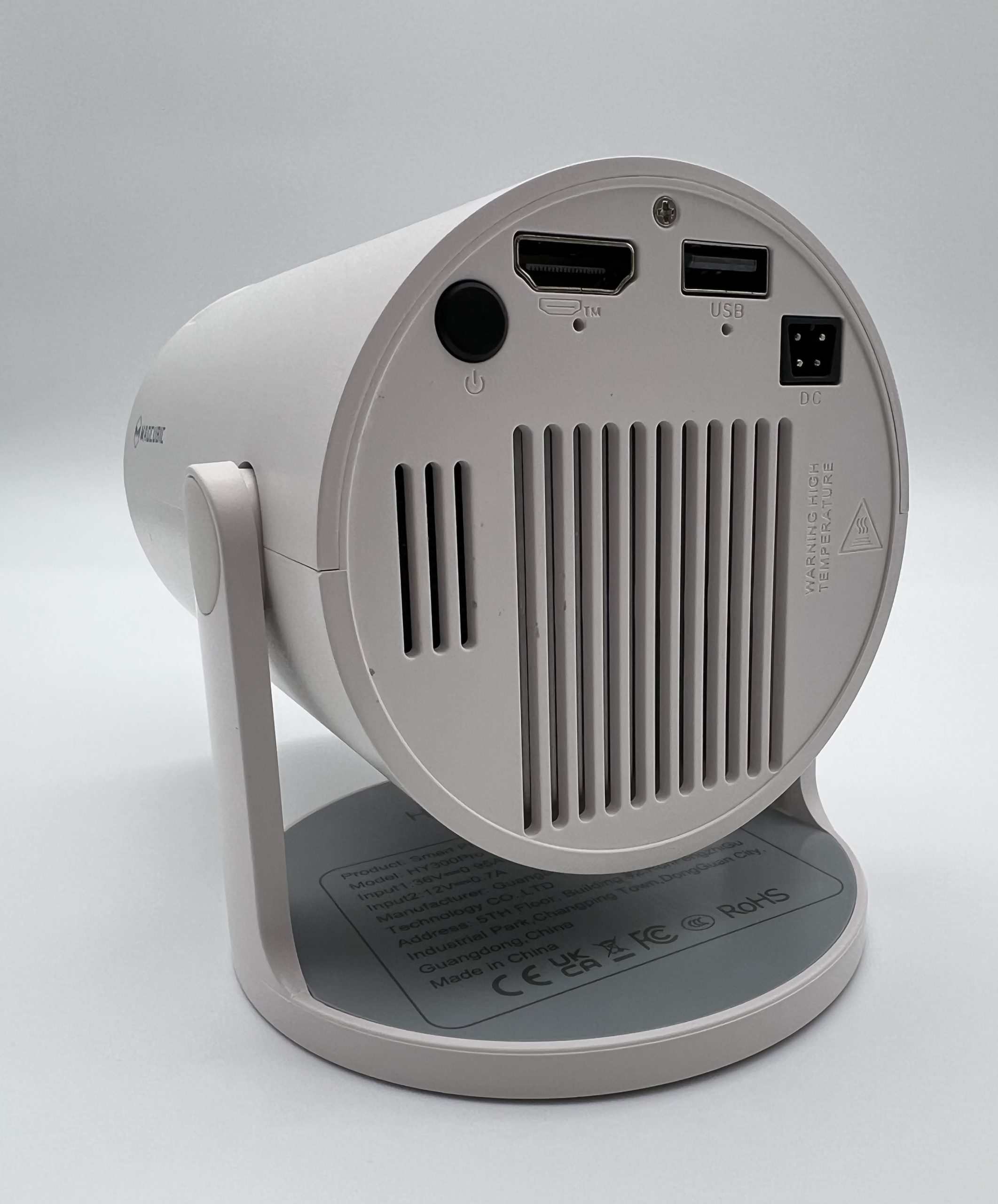 Зручний та простий у використанні проектор Magcubic HY300 Pro