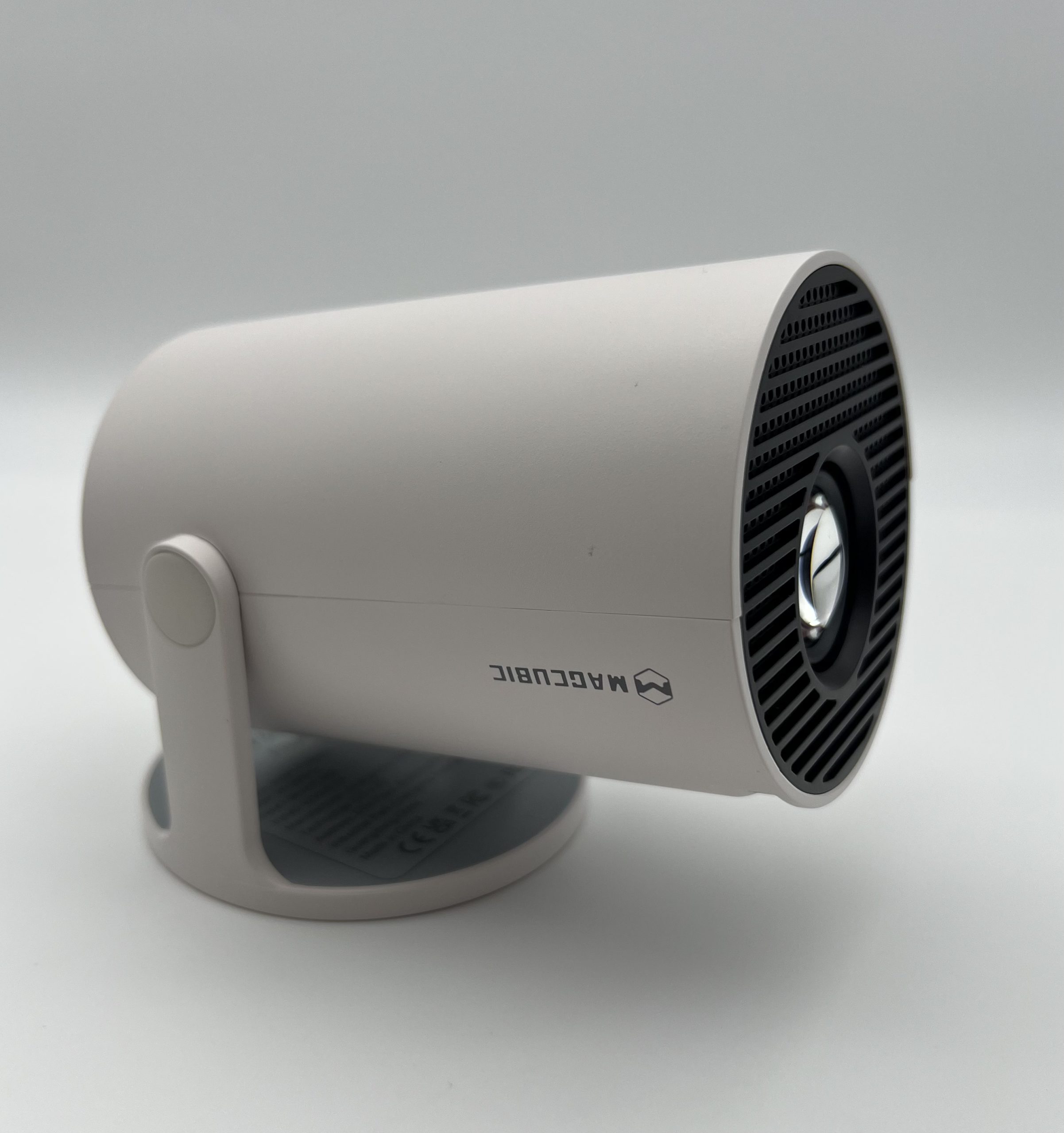 Magcubic HY300 Pro – смарт-проектор для дому