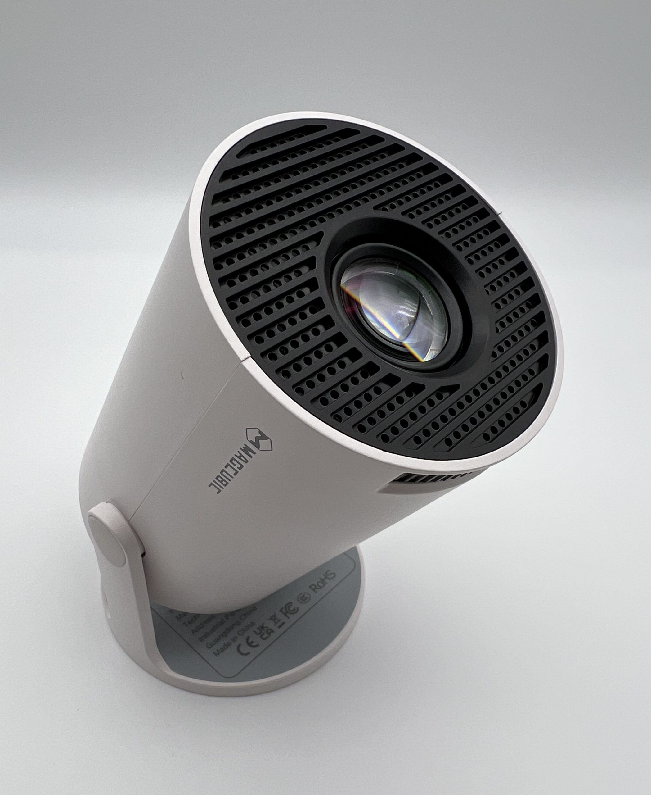 Домашній кінотеатр Magcubic HY300 Pro для будь-яких випадків