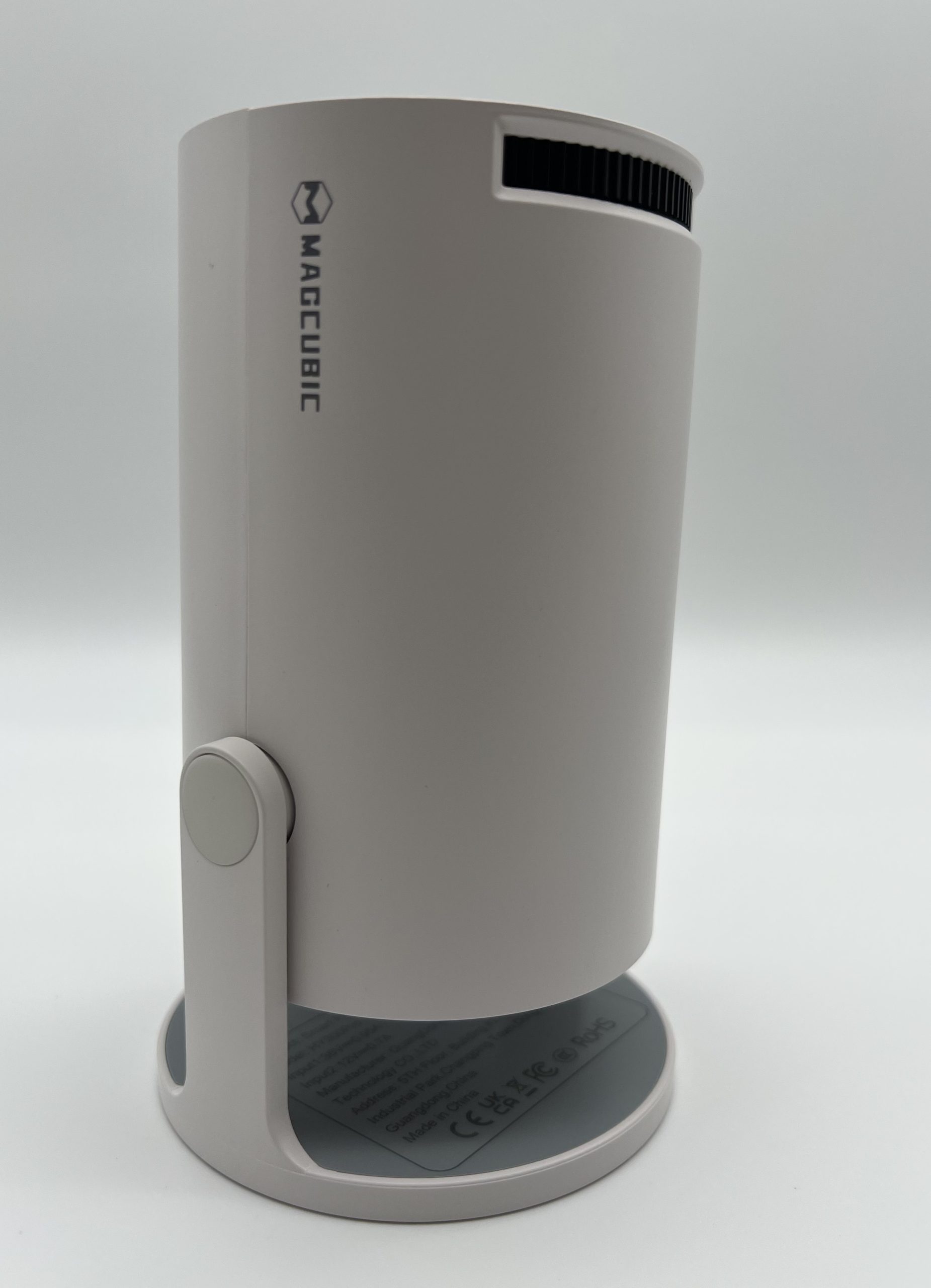 Magcubic HY300 Pro в білому кольорі