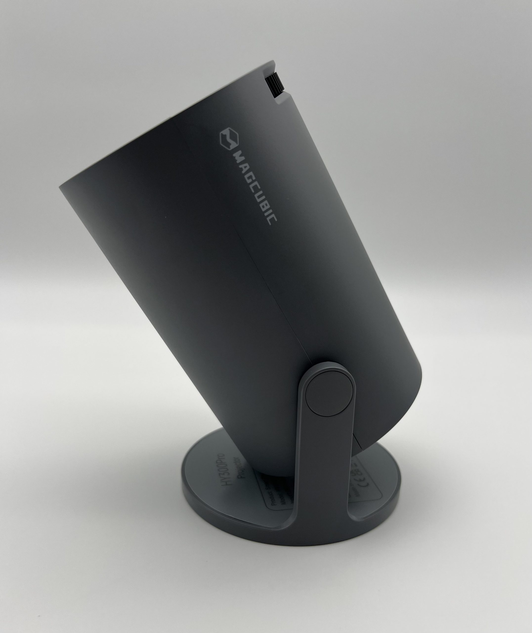 Magcubic HY300 Pro 4К у сірому кольорі