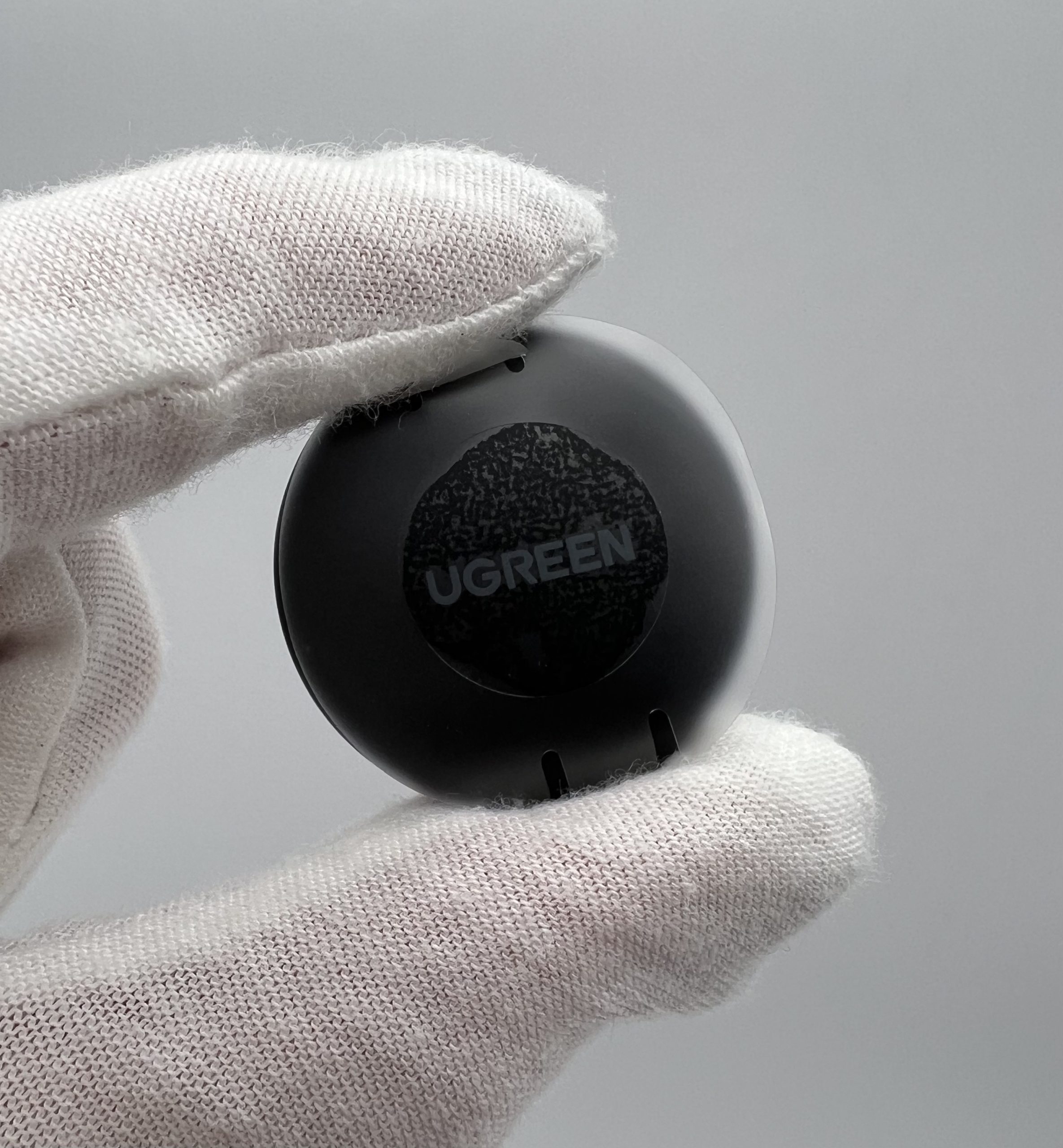 Компактний смарт-трекер UGREEN для Apple