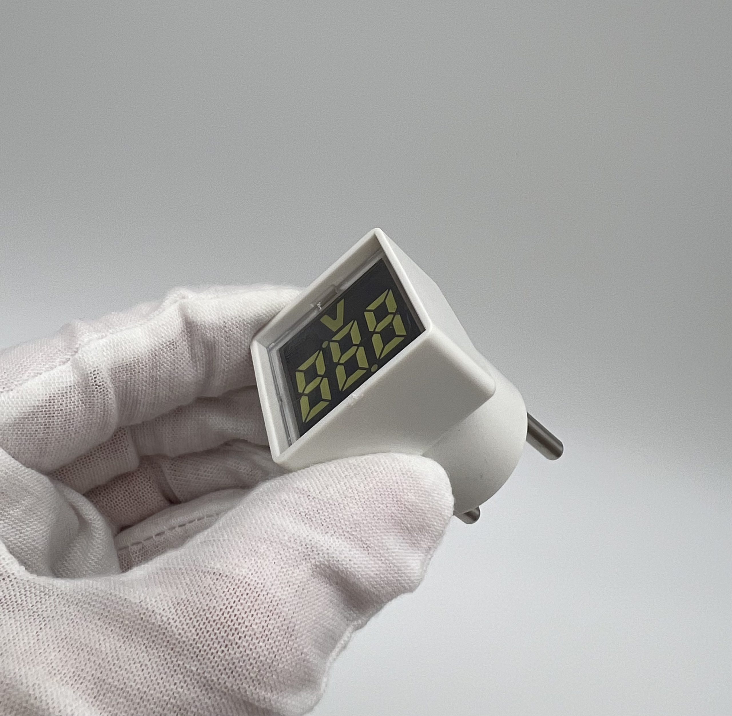 ЛЕД вольтметр – компактний, але потрібний пристрій для контролю стану мережі