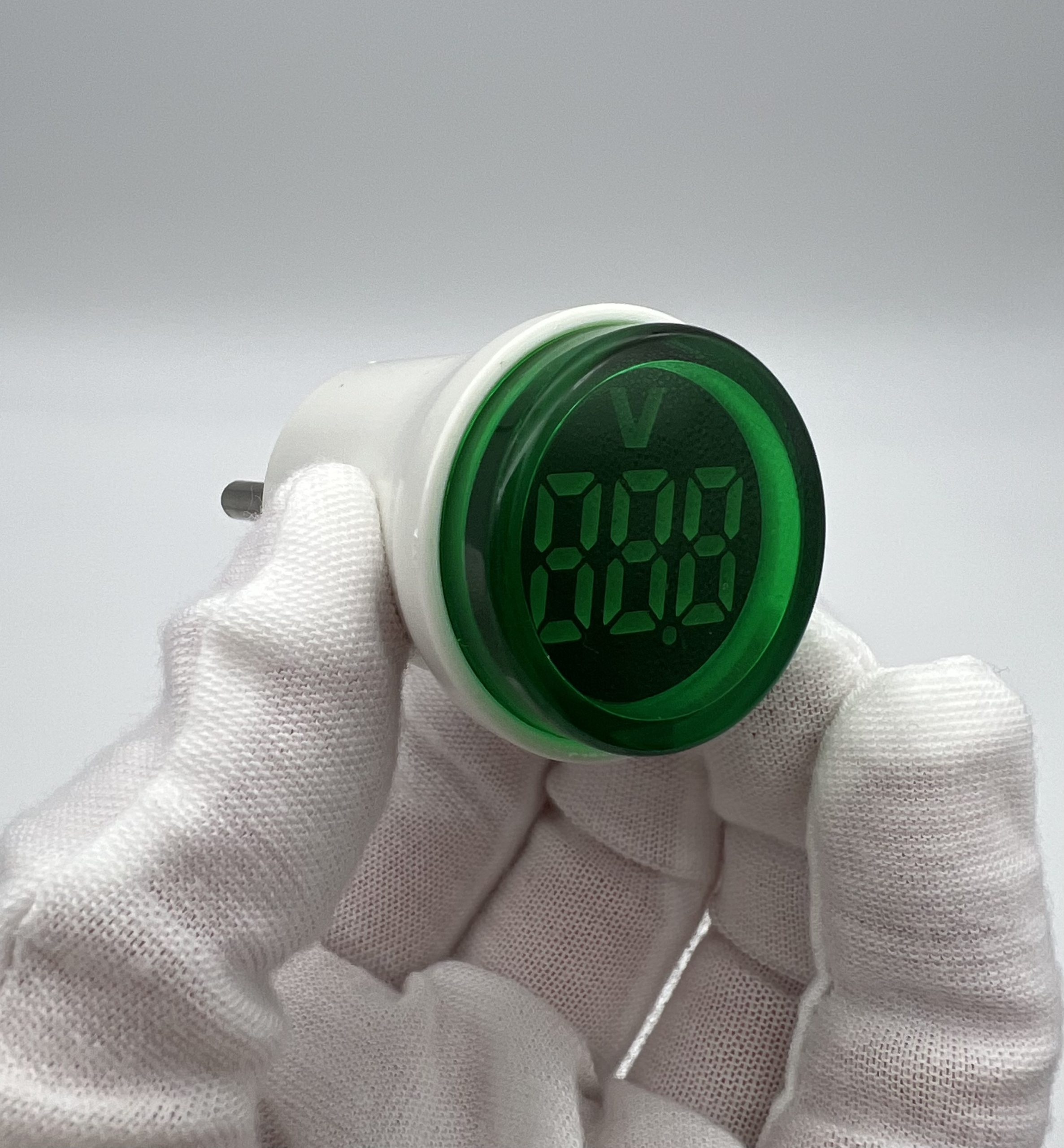 Цифровий вольтметр з зеленою індикацією