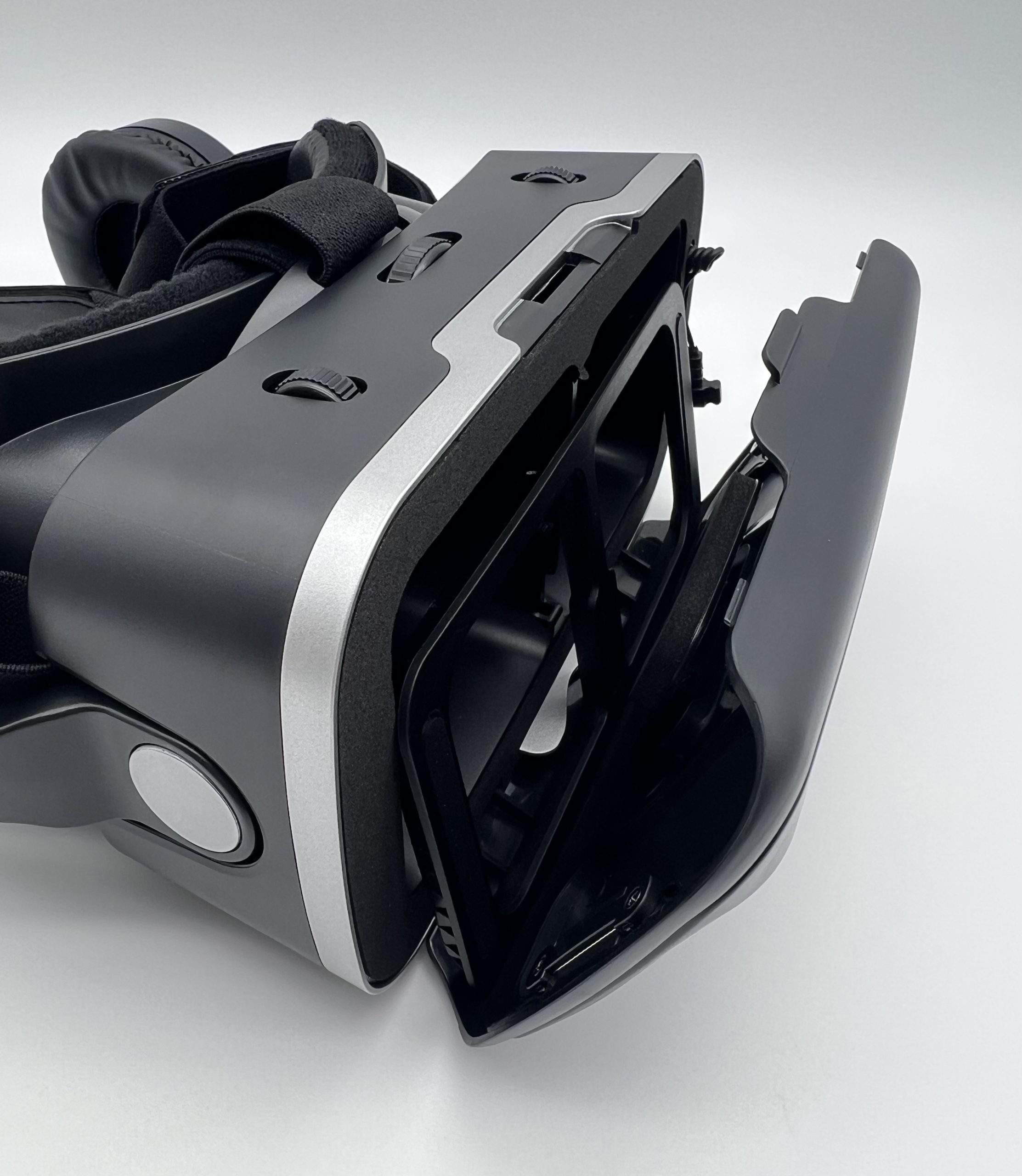 VR окуляри Shinecon з розміщенням телефону всередині корпусу