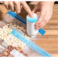 Портативний вакууматор для багаторазових пакетів (USB акумуляторний насос для продуктів і Sous Vide) Портативний вакууматор для багаторазових пакетів (USB акумуляторний насос для продуктів і Sous Vide)